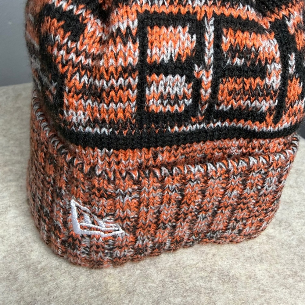 New Era Cincinnati Bengals 2025 NFL Sideline Knit Beanie Pom Hat Orange Black - Picture 4 of 7